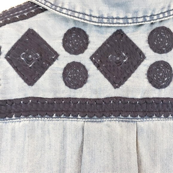Anthro Holding Horses SIZE S Blue Chambray Denim Embroidered Button Down Women’s - Picture 4 of 10